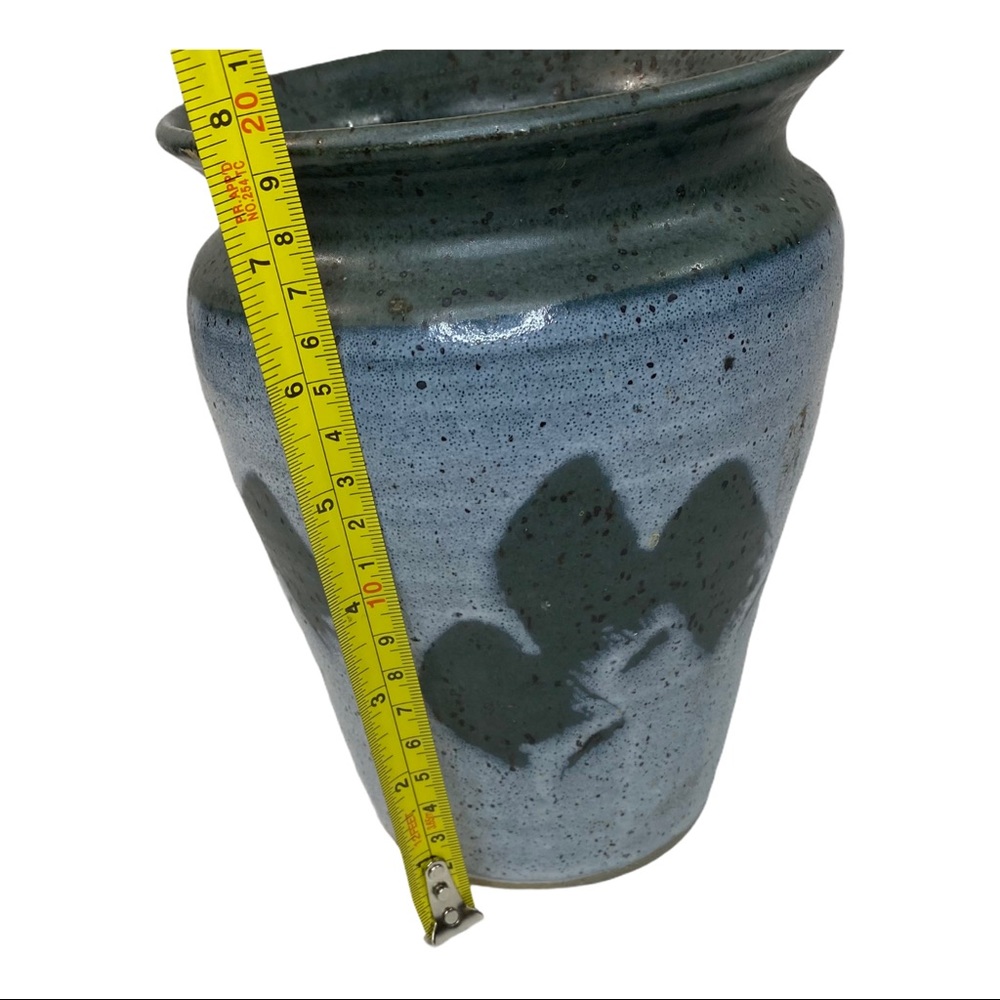 Old-Style 80’s Ceramic Decorative Vase 8” signed - Picture 4 of 11